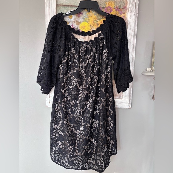 Umgee Floral Black Lace Overlay Off Shoulder/Round Neck Dress Sz M Gorgeous - Picture 2 of 7